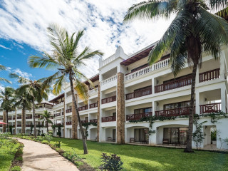 PrideInn Paradise Beach Hotel