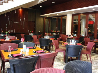 Prime Plaza Hotel