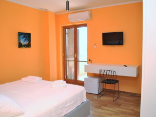PUTEOLI HOUSE