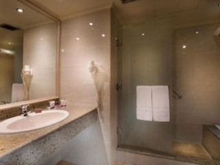 PYRAMISA CAIRO SUITES & CASINO