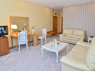 Queen Vera Hotel