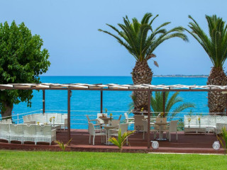 Queens Bay Hotel