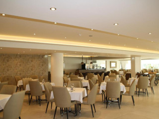 Queens Bay Hotel