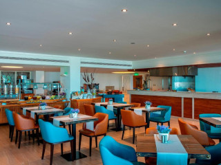 Queen's Bay Hotel