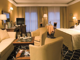RAMADA BY WYNDHAM NAPLES