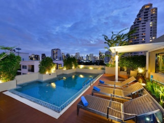 TEN EKAMAI SUITES BY ASPIRA