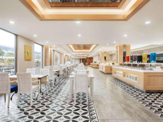 Ramada Hotel and Suites By Wyndham Kusadasi
