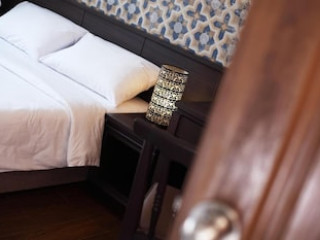 RAMBUTTRI VILLAGE INN & PLAZA