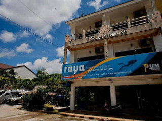 Raya Guest House