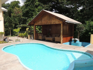 REEF HOLIDAY APARTMENTS
