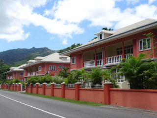 REEF HOLIDAY APARTMENTS