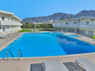 Reina Apartments