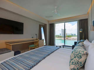 Renaissance Cancun Resort & Marina