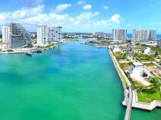 Renaissance Cancun Resort & Marina