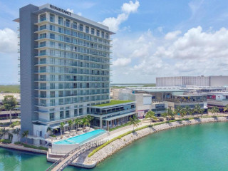 Renaissance Cancun Resort & Marina