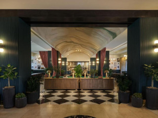 Renaissance Las Vegas Hotel