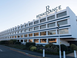 RENAISSANCE LONDON HEATHROW HOTEL