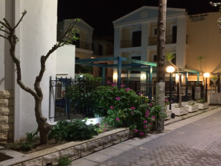RENIA HOTEL APARTMENTS