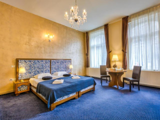 HOTEL CORINA
