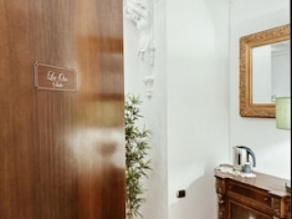 RESIDENZA TRITONE A FONTANA DI TREVI