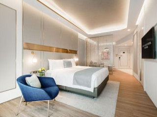 RESORTS WORLD SENTOSA - CROCKFORDS TOWER