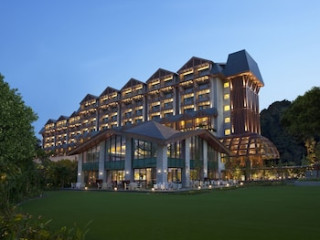 RESORTS WORLD SENTOSA - EQUARIUS