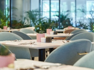 RESORTS WORLD SENTOSA - FESTIVE