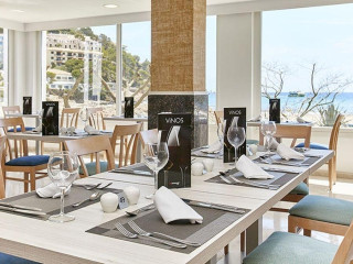 UNIVERSAL CASTELL ROYAL