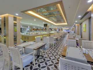 Ramada Hotel & Suite Kusadasi