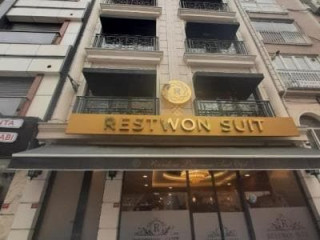 Restwon Suit