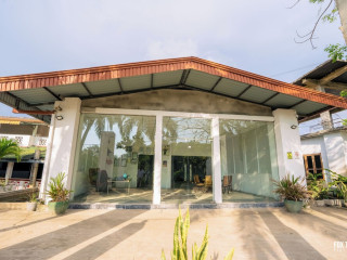 River Side Hotel Katunayake