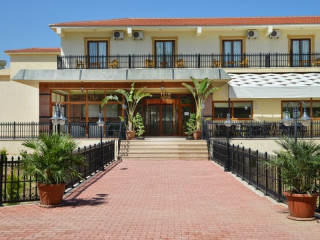 Riverside Garden Resort