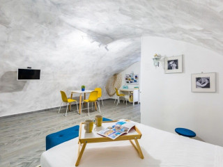 RIVIERA DI CHIAIA STUDIO APARTMENT