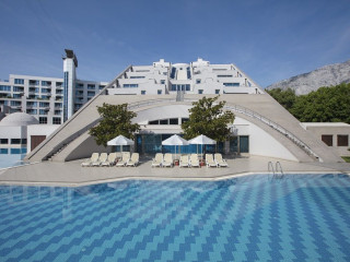 RIXOS SUNGATE HOTEL