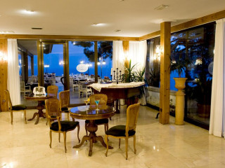 ROGER DE FLOR PALACE