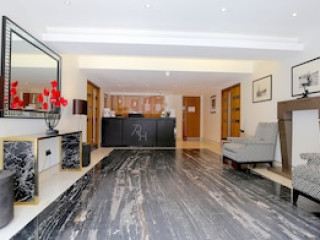 ROLAND HOUSE APARTMENTS