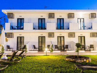 Rooms 48 by Zante Plaza