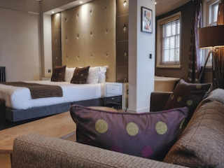 ROSE AND CROWN STOKE NEWINGTON