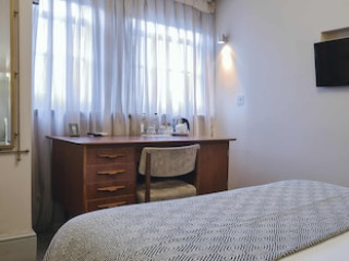 ROSE AND CROWN STOKE NEWINGTON