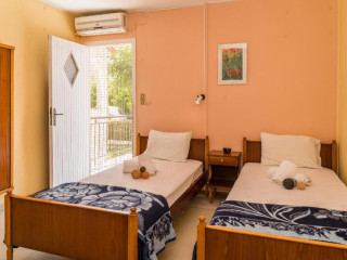 Roussas Studios and Apartments