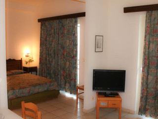 Very Chic Hotel