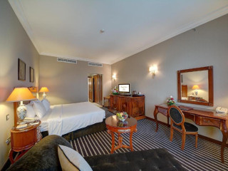 ROYAL ASCOT HOTEL