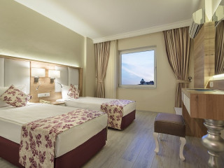 HOLIDAY WORLD VILLAGE HOTEL