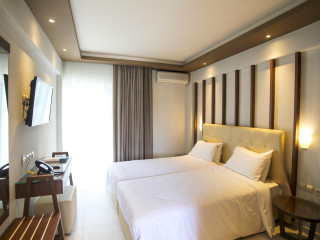 Royal Hotel and Suites