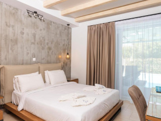 Royal Hotel and Suites