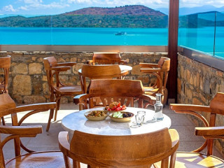 Royal Marmin Bay Boutique & Art Hotel