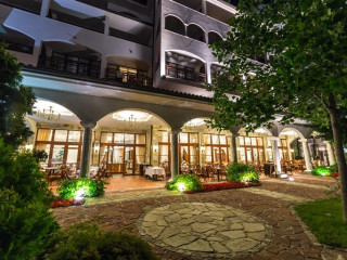 Royal Palace Helena Park