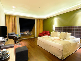 Royal Paradise