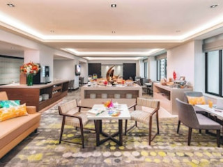 ROYAL PLAZA ON SCOTTS