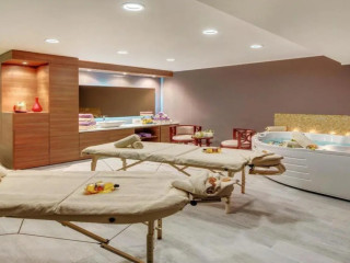 Royal Princess Hotel
